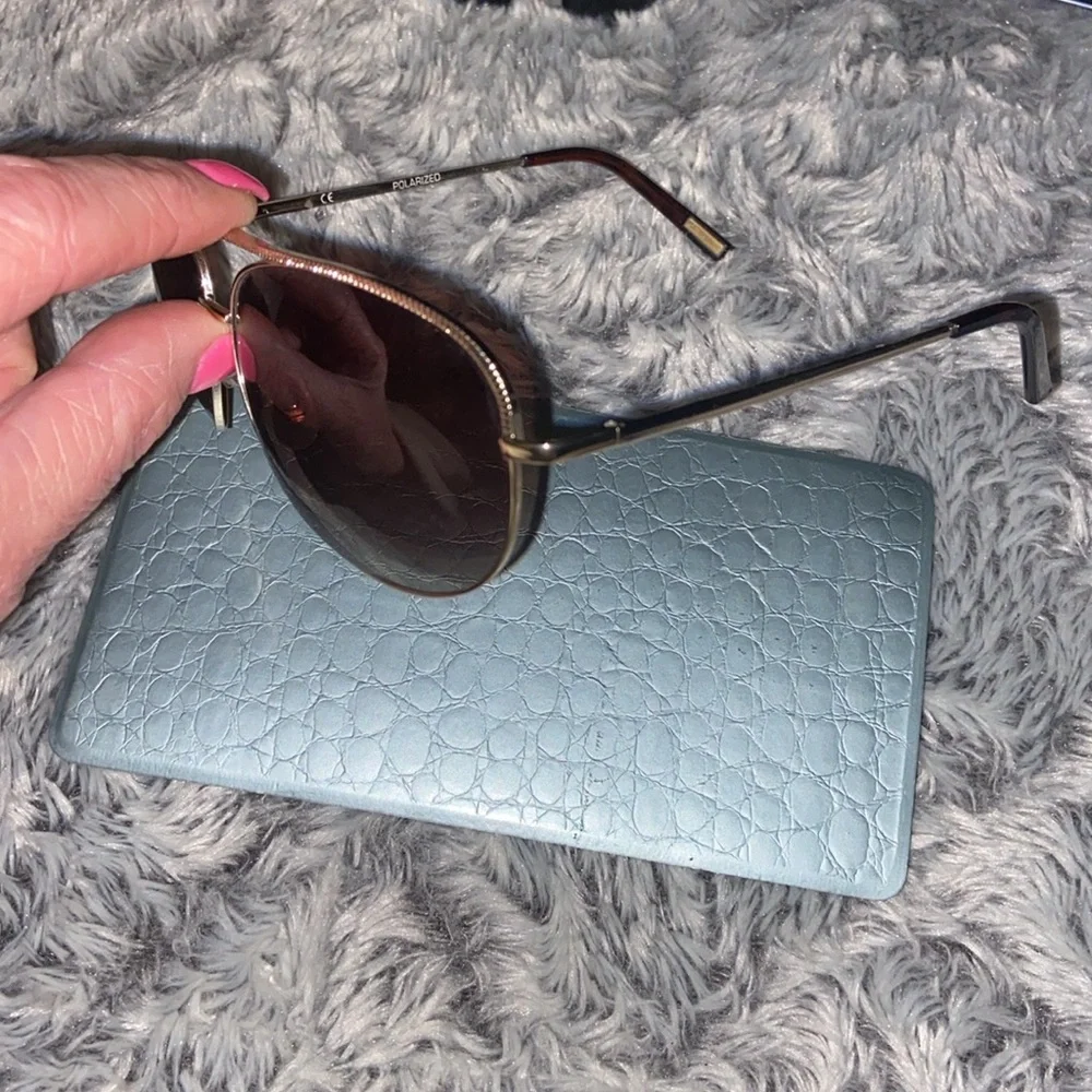 Gold rimmed sunglasses 🕶️